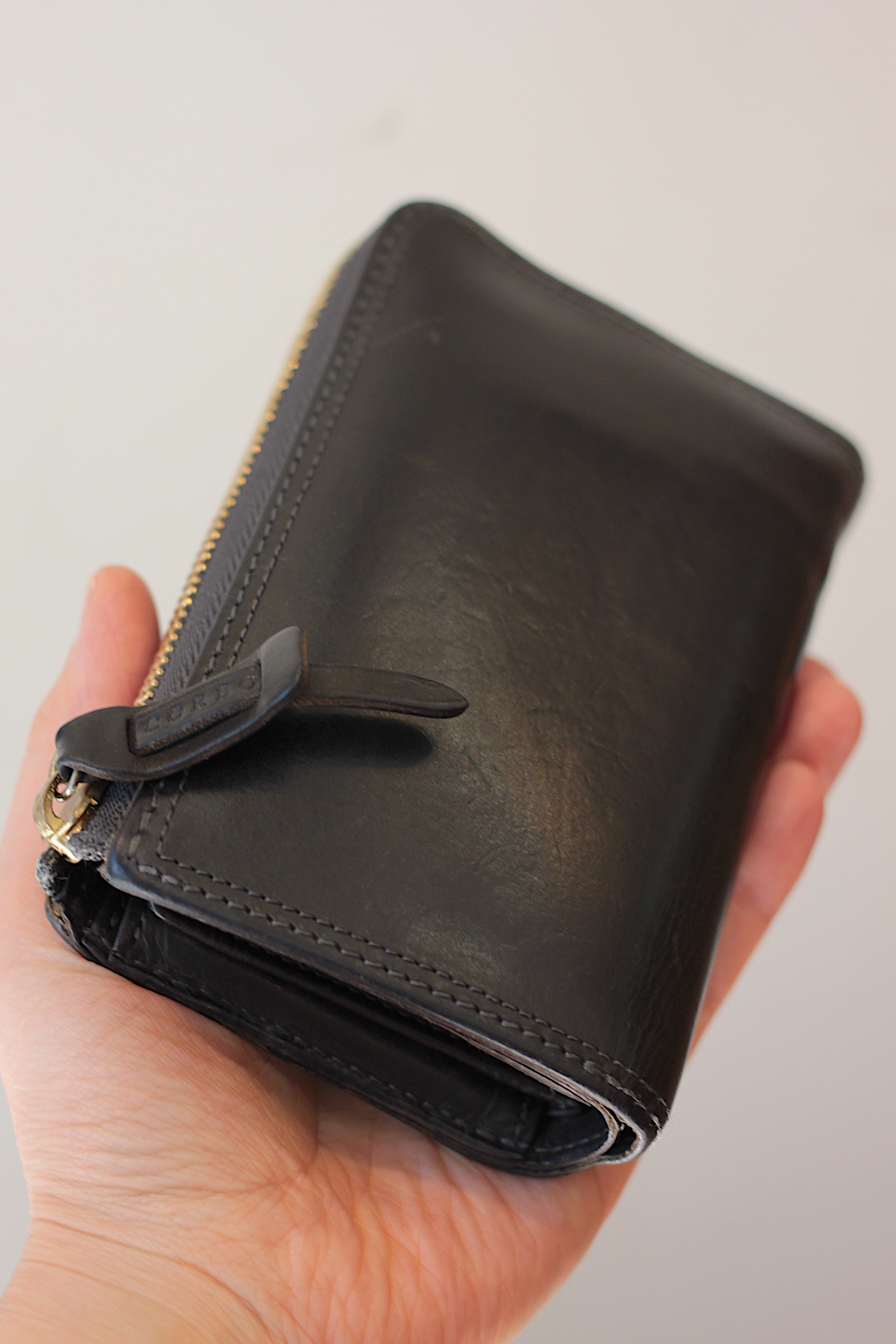 CORBO ]コルボの公式サイト 納得の使いやすさ!L字ファスナー型折財布